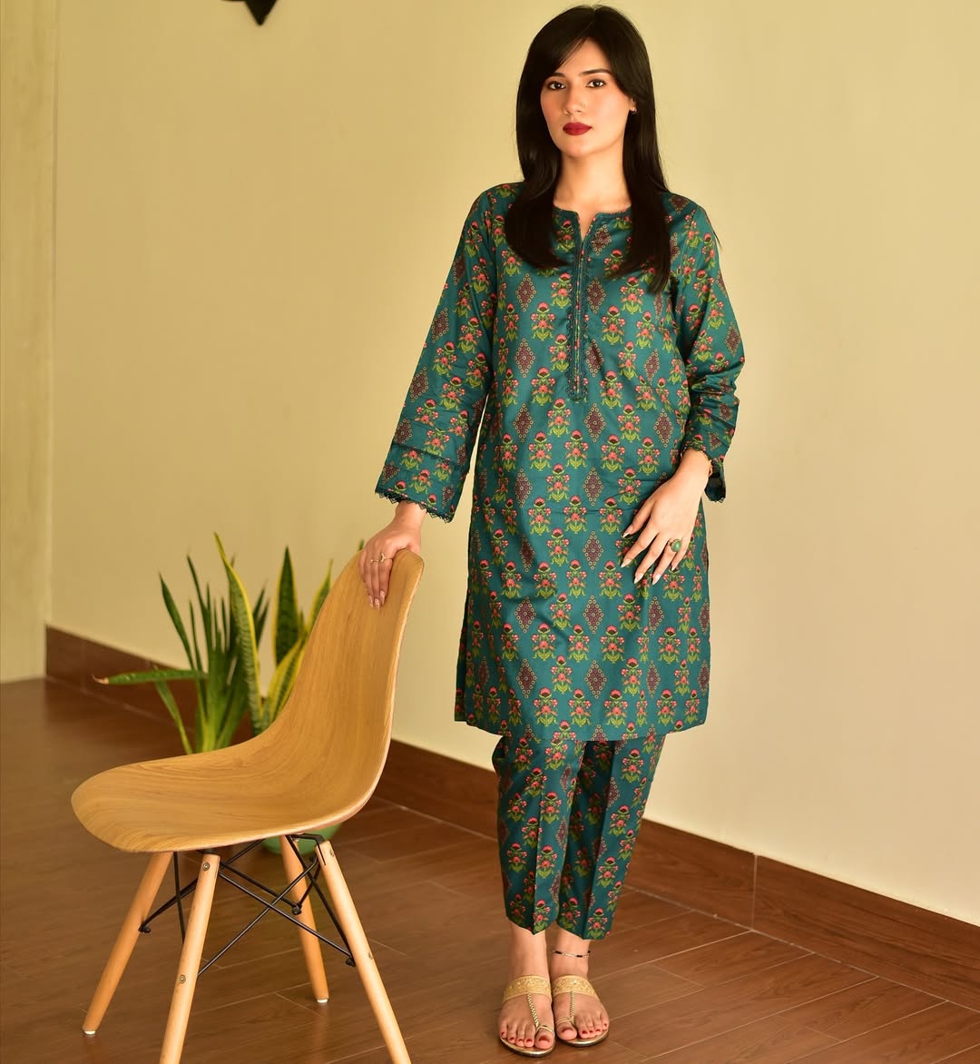 Women stitched 2pcs lawn printed